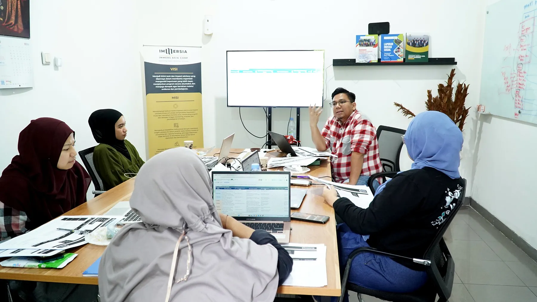 Immersia facilitators working with a partner organization